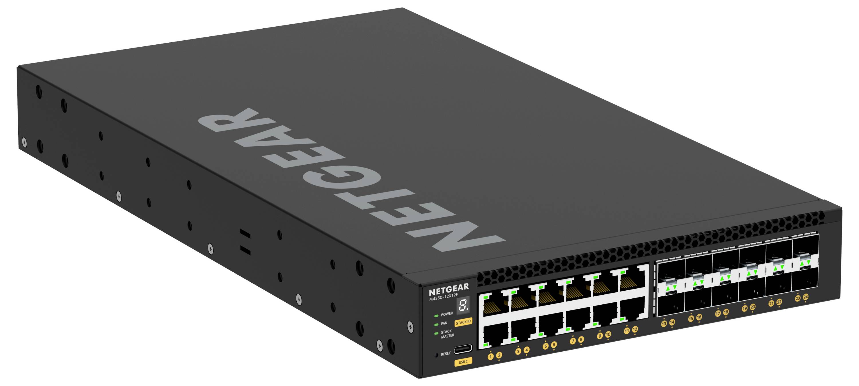Svart NETGEAR-nätverksbrytare med flera Ethernet-portar på frontpanelen, visad i en 3D-vinkelvyn av produkten.