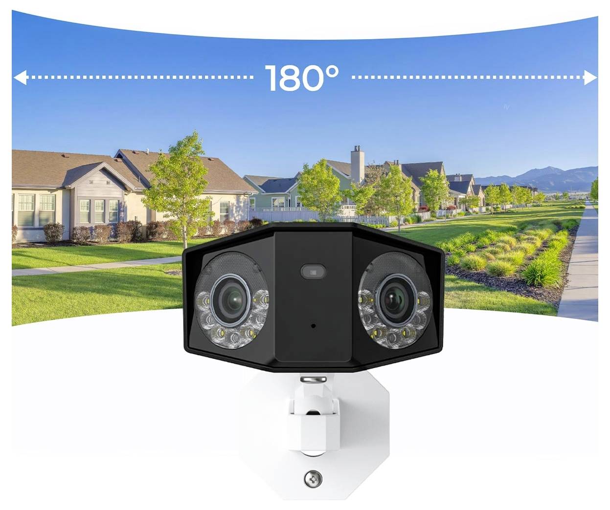 Säkerhetskamera med 180° vidvinkelvy över ett förortsområde och trottoar, som visar ett brett övervakningstäcke.