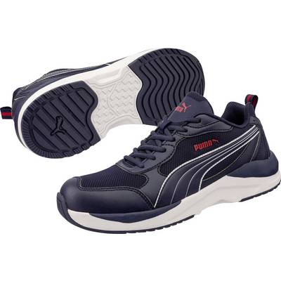 Marinblå Puma-atletisk sneaker visad från sido- och sulvy, med vit mittsula och röda logoaccentuer.