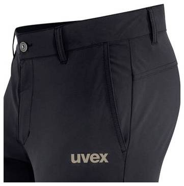 Närbild av svarta byxor med knappskoning och "uvex"-logotyp på låret.