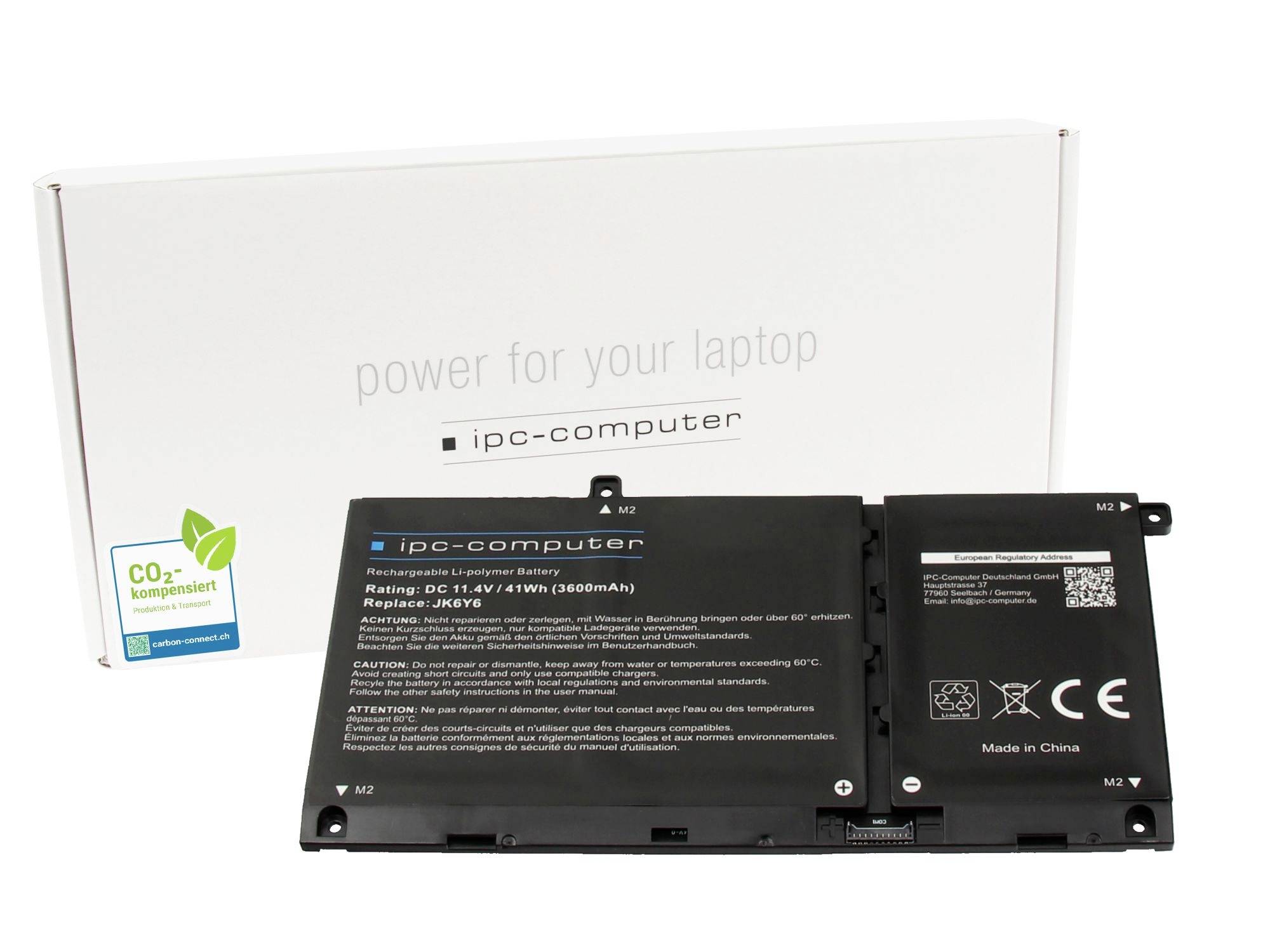 Två svarta bärbara datorbatterier märkta "ipc-computer" visade framför en vit låda med texten "power for your laptop" och "CO2-kompensiert".