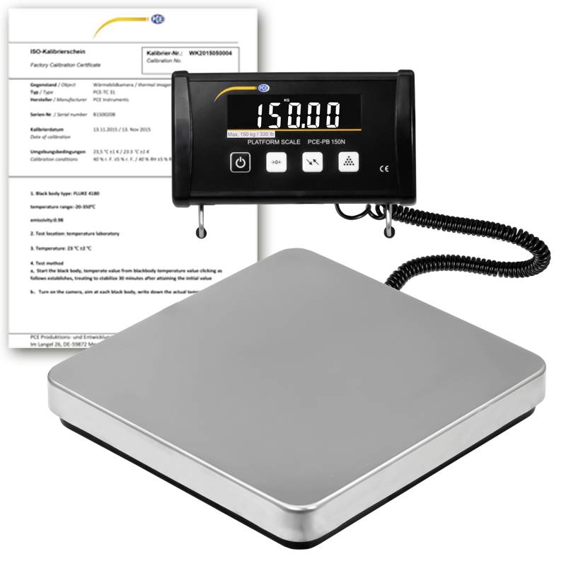Digital plattformsvåg med separat display som visar "150.00", lindad kabel och kalibreringsbevis i bakgrunden.