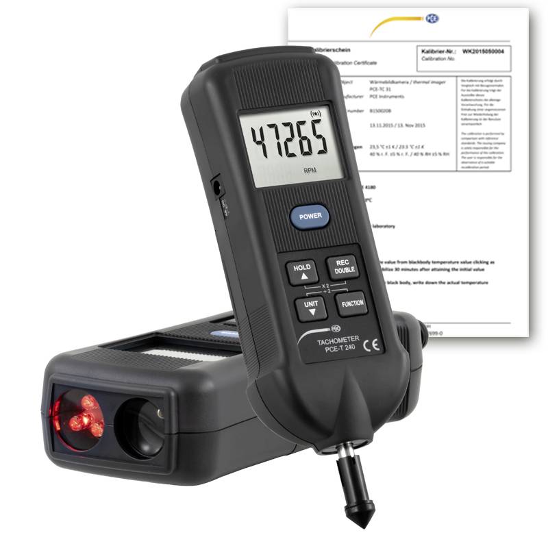 Handhållen digital varvtalsmätare som visar 4726,5 RPM, med ett kalibreringsbevis bakom den och en lasersensorenhet bredvid den.