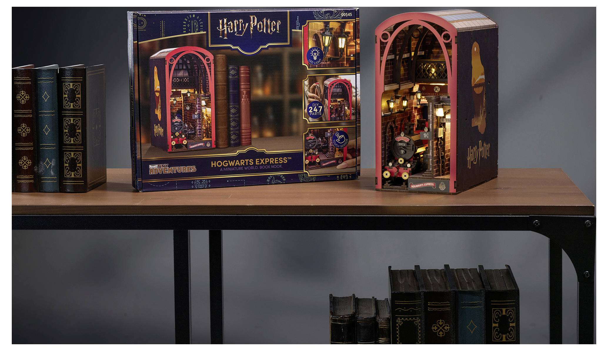Revell Trä "Tiny Adventures - Harry Potter "Hogwartts Express" Book Nook-22