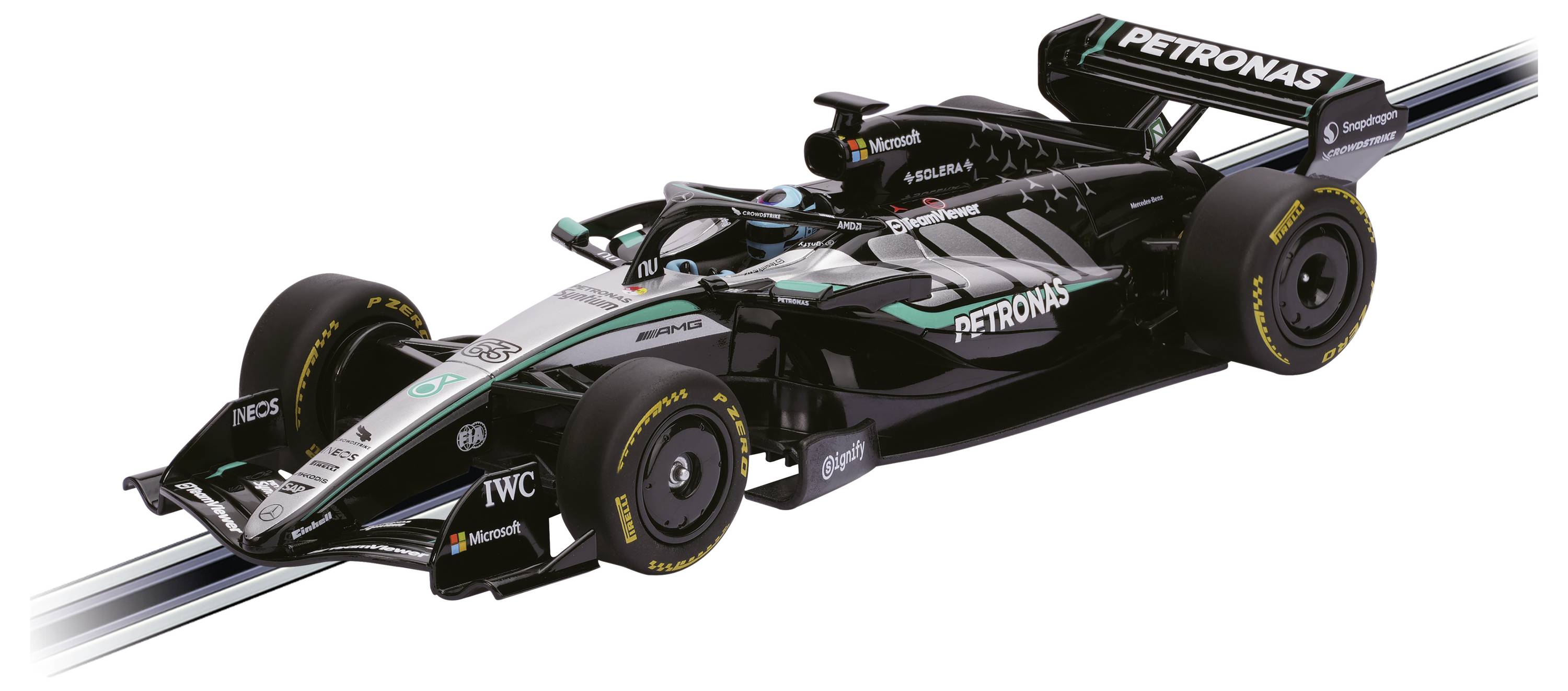 Svart Petronas Formel 1-racerbil med teal-detaljer, visad i tre-fjärdels framvingel mot vit bakgrund.