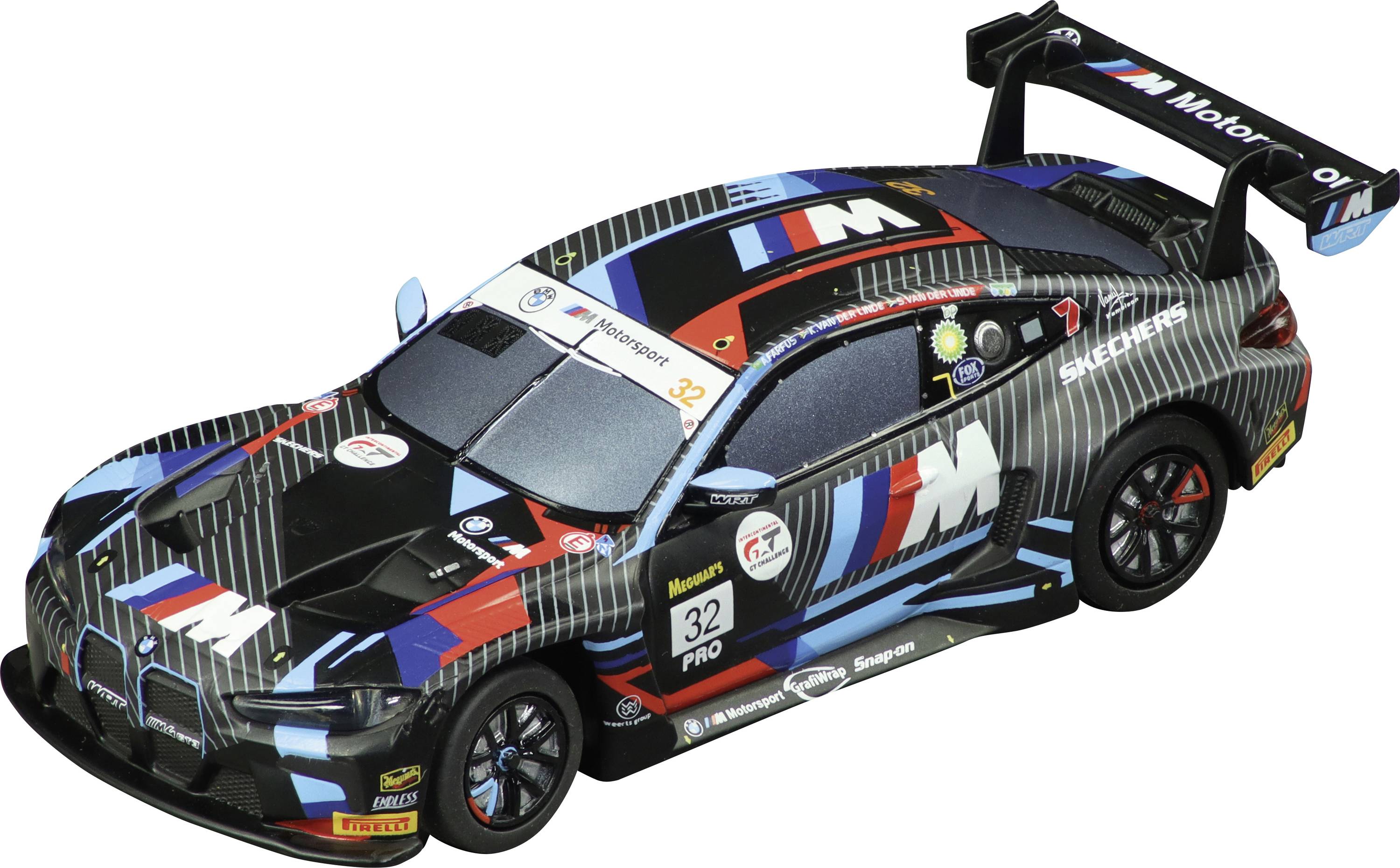 BMW M racing-bil med svart randigt lackering, nummer 32, visad i sido-/framvy mot vit bakgrund.