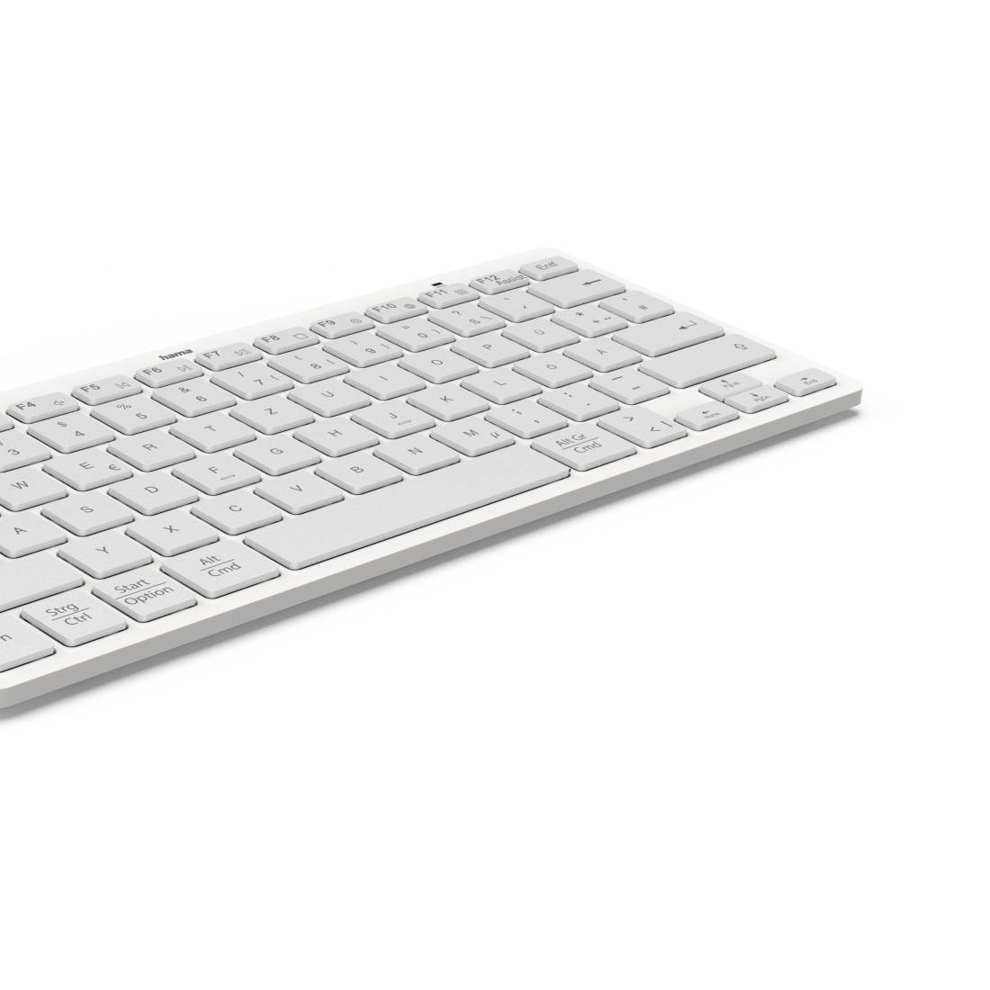 Vitt slimmad trådlöst datorkeyboard visat i vinkel mot en enkel vit bakgrund.
