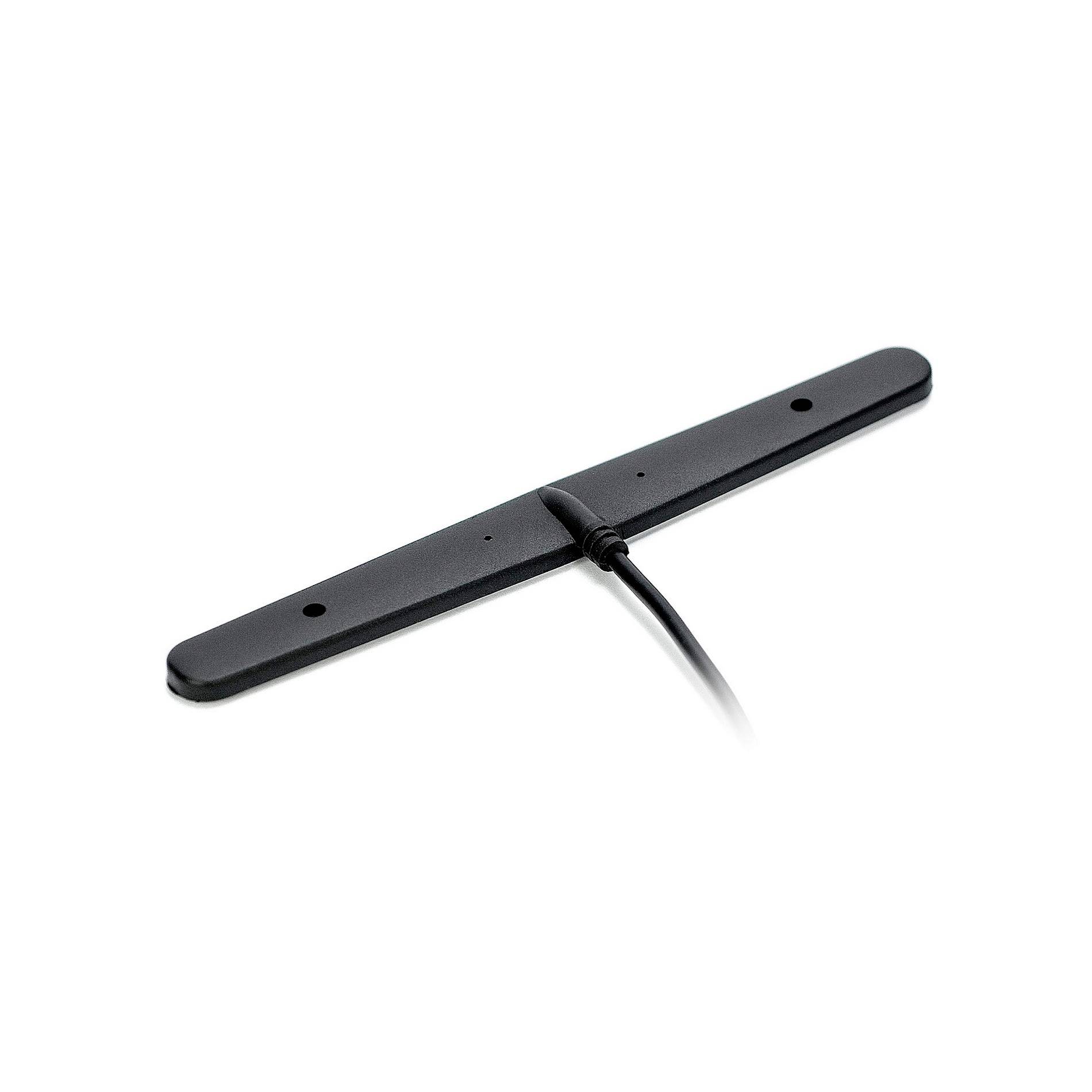 Svart USB-antenn med en kabel ansluten, visas på vit bakgrund.