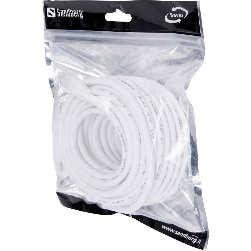 Inpackad vit Sandberg-kabel märkt "Saver", spolad inuti genomskinlig plastförpackning.
