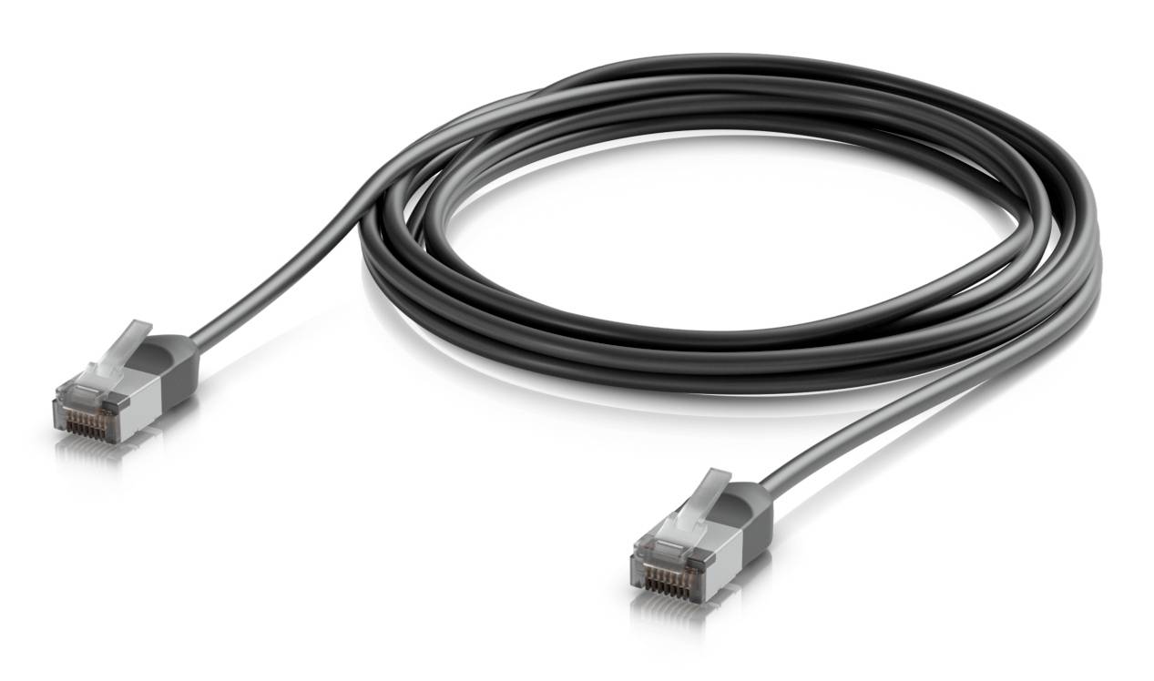 Spiralad svart Ethernet-kabel med RJ45-kontakter i båda ändar, visad på vit bakgrund.