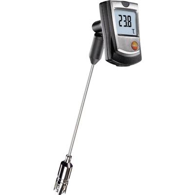 Elektronisk termometer med metallsond som visar '23,8 °C'. Lämplig för exakt temperaturmätning i laboratorie- eller köksomgivning.