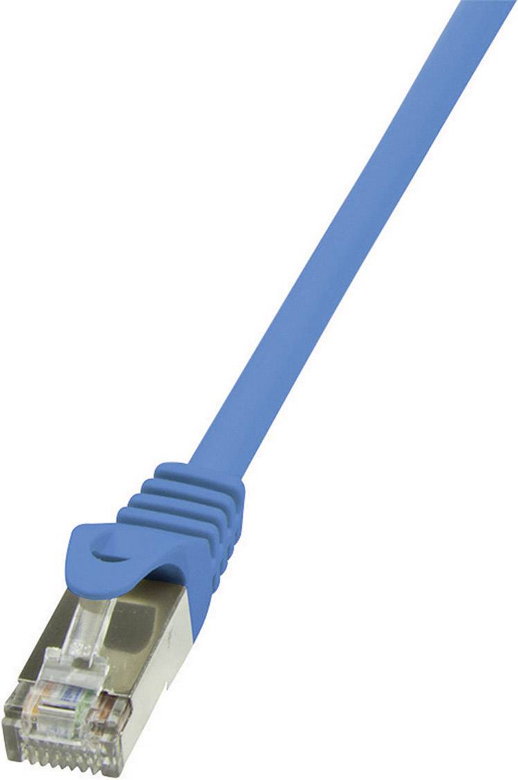 En blå Ethernet-kabel med en RJ45-kontakt i änden, lämplig för nätverksanslutningar.