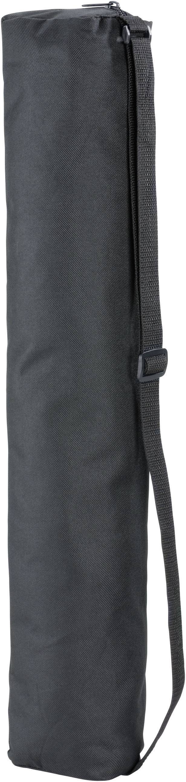 En lång, svart, cylindrisk väska med justerbar axelrem och dragkedja längst upp.