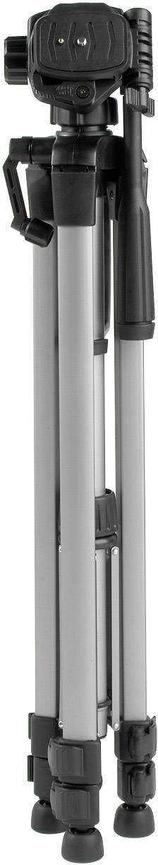 Ett ihopfällt silverfärgat stativ med svart huvud och handtag, stående vertikalt.