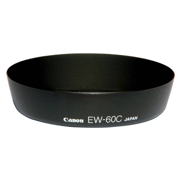Svart Canon motljusskydd med inskriptionen 'EW-60C Japan', cylindrisk form, används för att reducera ljusspill vid fotografering.