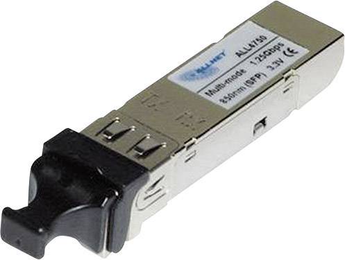Ett SFP-modul från en nätverksenhet, märkt för multimode och med teknisk specifikation för dataöverföring.