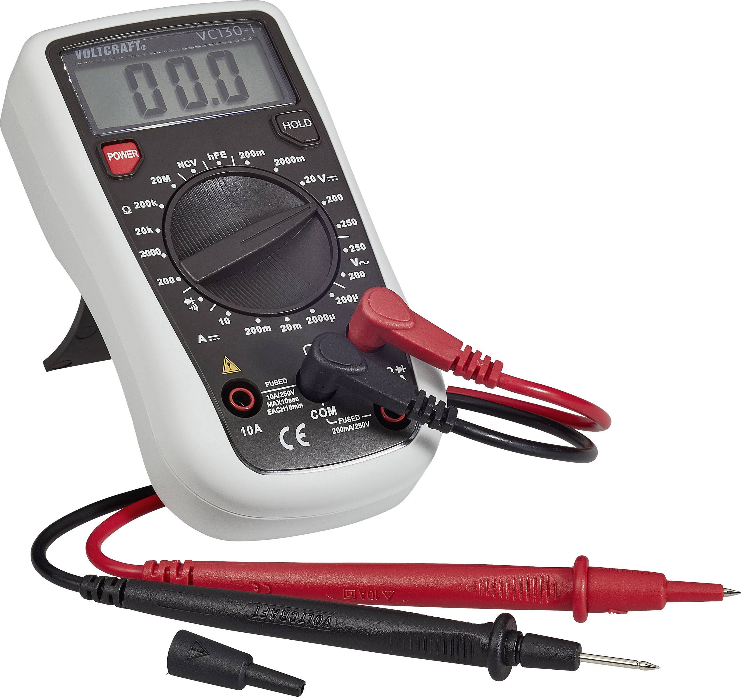 Digitalmultimeter med display som visar '0.0' och spänning i volt. Två mätledningar, en röd och en svart, ligger framför.