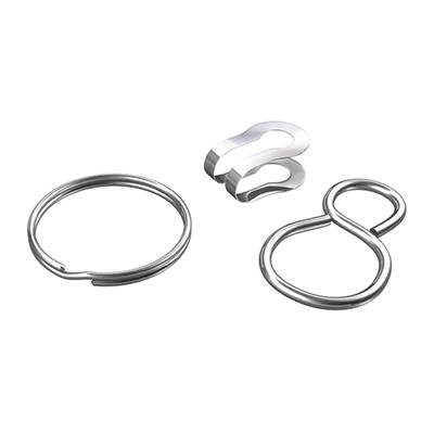 Tre metallpussel: till vänster en ring, i mitten en böjd krok och till höger en liggande åtta. Målet är att separera delarna.