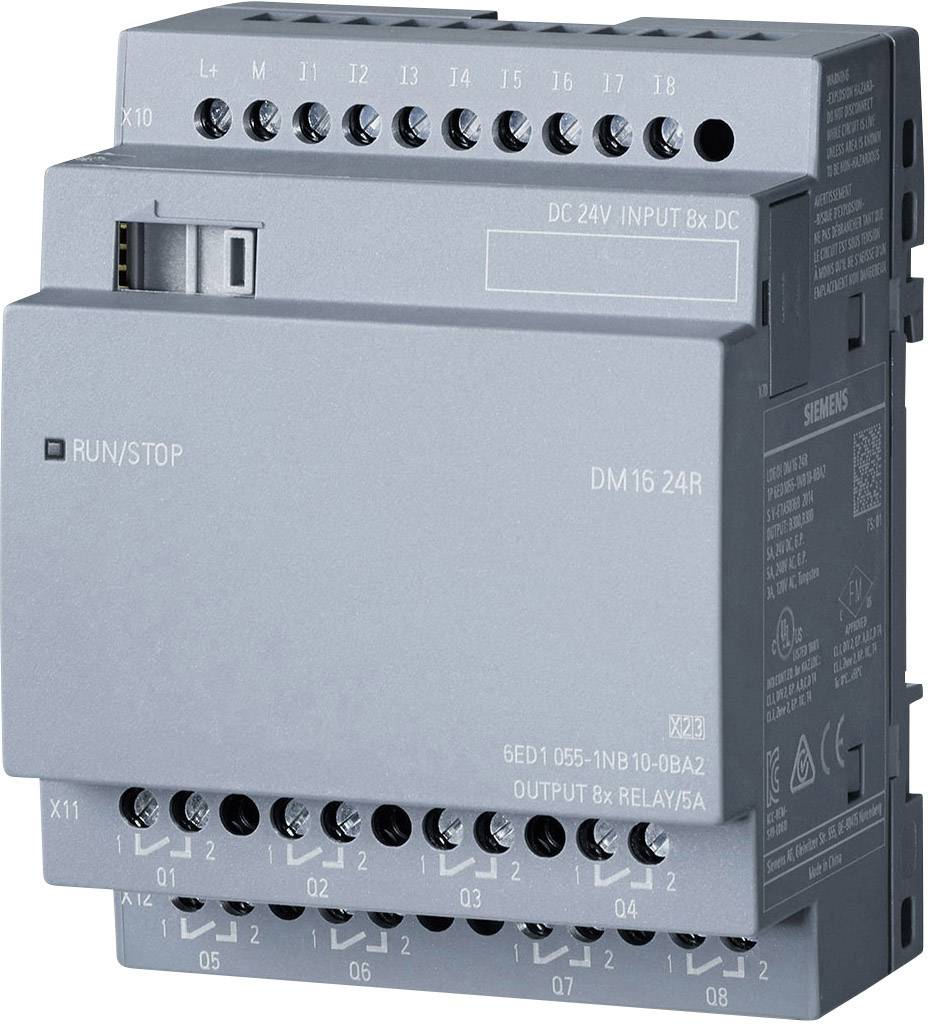 Industriautomatiseringsenhet, grått hölje, med flera anslutningar och märkningar som 'KÖR/STOPP' och 'DC 24V INGÅNG 8x DC'.