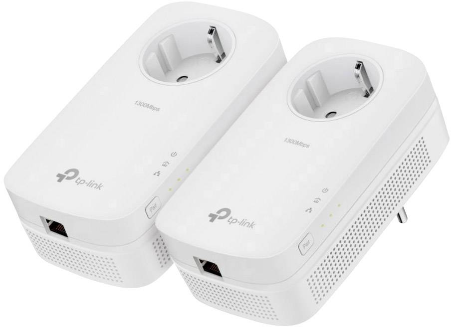 Två vita TP-Link-powerline-adaptrar med eluttag och Ethernet-anslutningar, lämpliga för nätverksöverföring via elnätet.