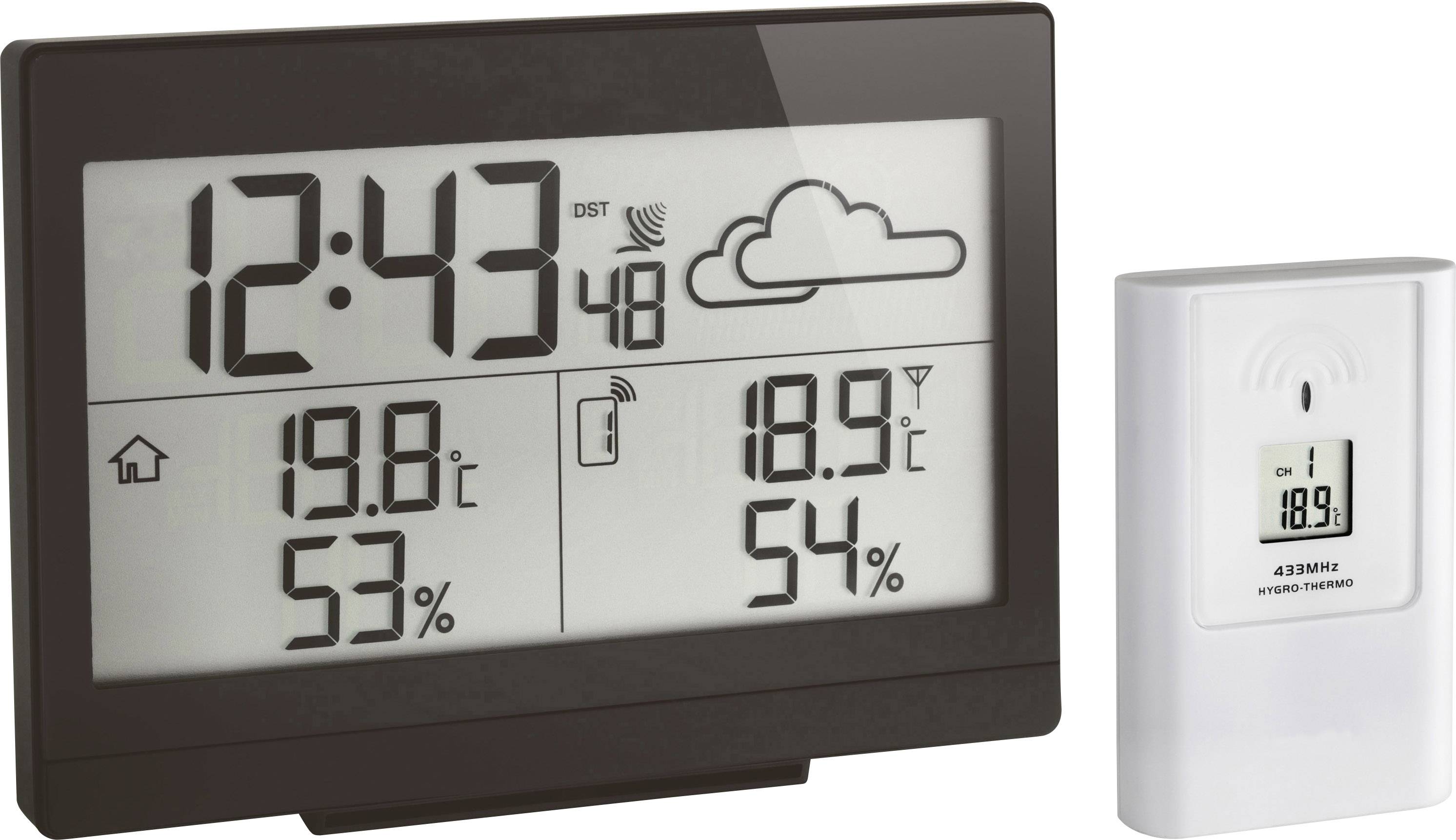 Elektronisk väderstation med display som visar tid, datum, väderprognossymbol, inom- och utomhustemperatur samt luftfuktighet.