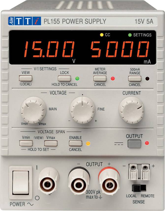 Bilden visar en laboratoriespänningskälla med en digital display: '15,00 V' och '5000 mA'. Den har olika knappar och anslutningar.