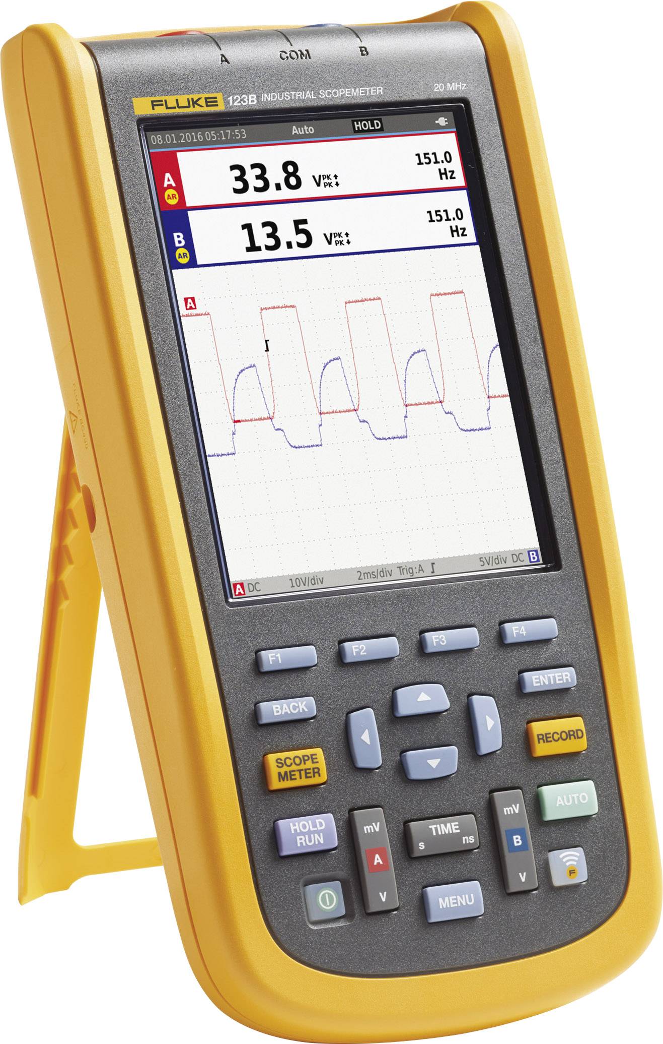 Ett gult handmätinstrument visar två spänningsvärden: '33,8 V' och '13,5 V', samt frekvens '151,0 Hz'. Grafer visualiserar spänningsvariationer.