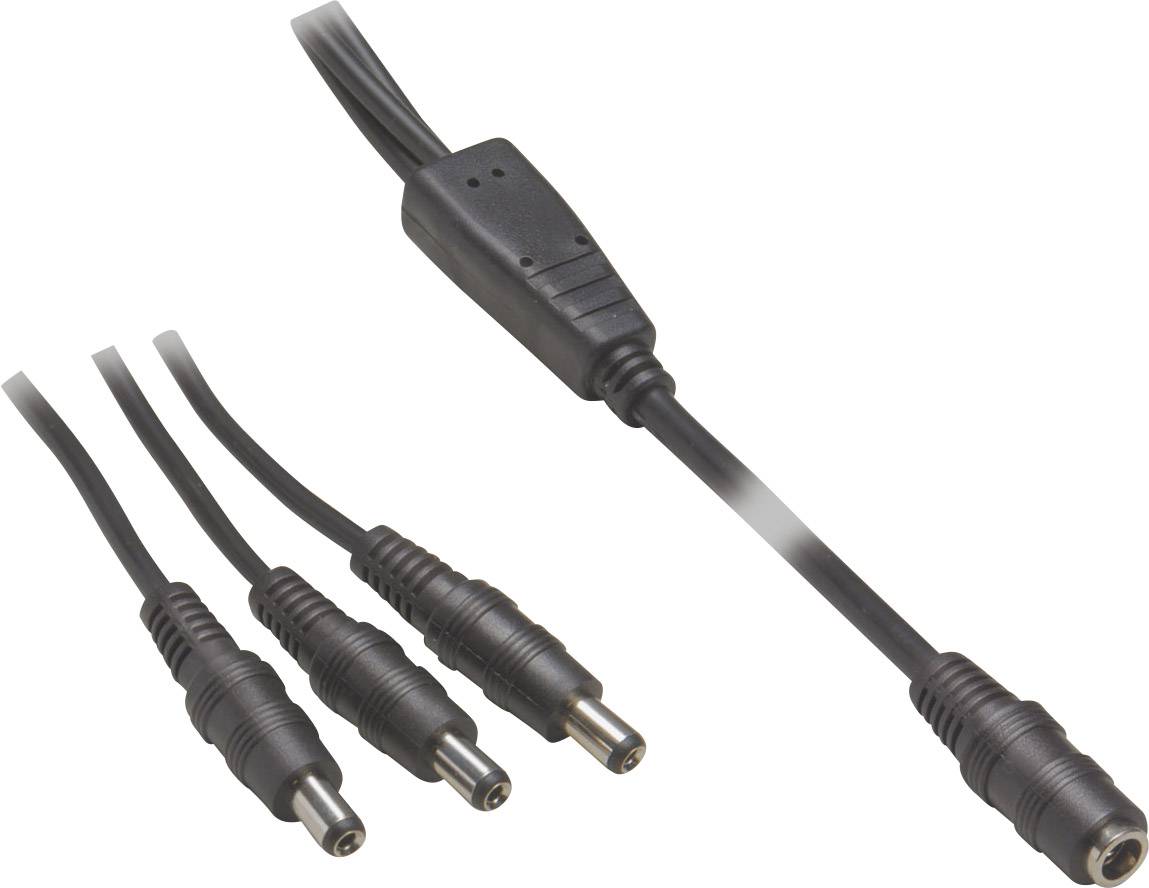 Svart adapterkabel med fyra kontakter; används för att ansluta flera enheter till en strömkälla.