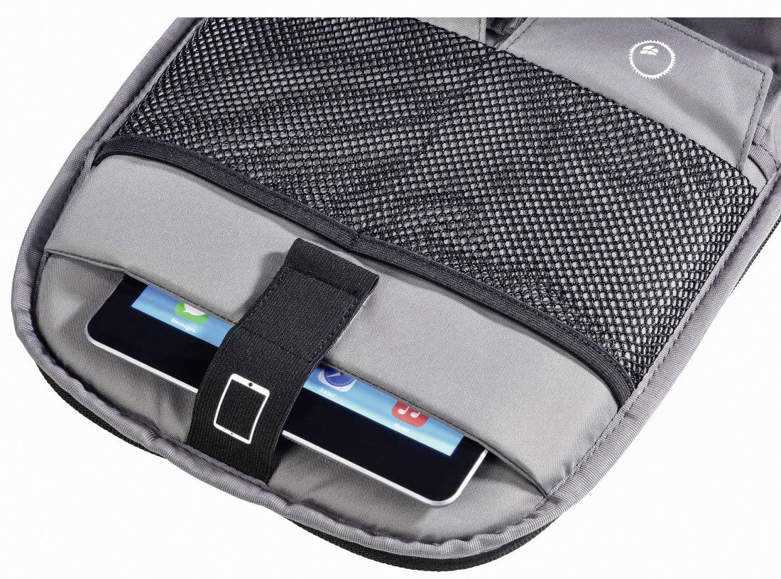 En öppen grå väska visar ett tablettfack med en surfplatta inuti, synlig bakom ett svart bälte och nättyg.