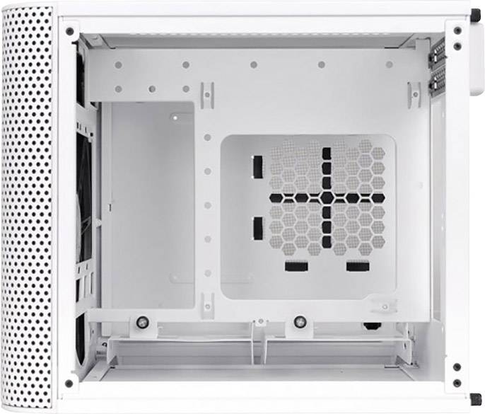 Interiör av ett vitt datorhölje, visar ventilationsöppningar och plats för moderkortet. Framsidan med perforerat mönster.