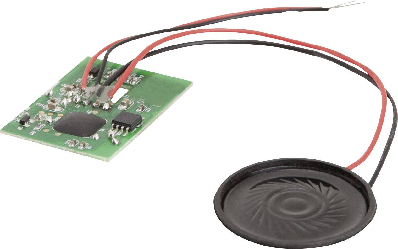 Grön elektronisk krets med röda och svarta kablar anslutna till en rund, svart högtalare.