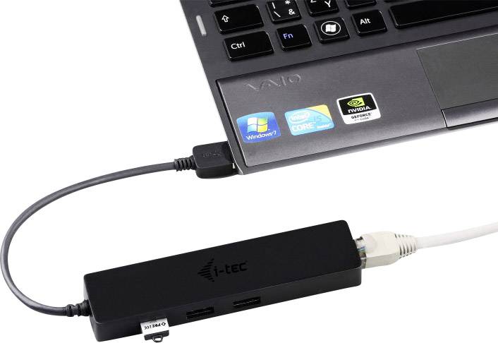 En laptop med Windows- och Intel-dekaler är ansluten via USB till en i-tec-dockningsstation, Ethernet- och HDMI-portar synliga.
