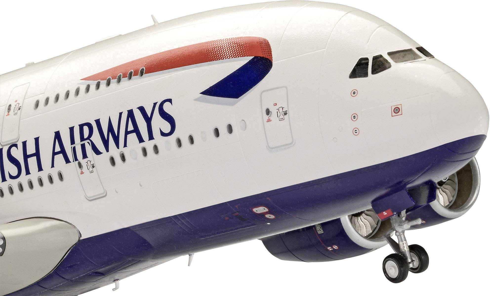 Ett flygplan med 'British Airways'-logotyp på flygkroppen, närbild.