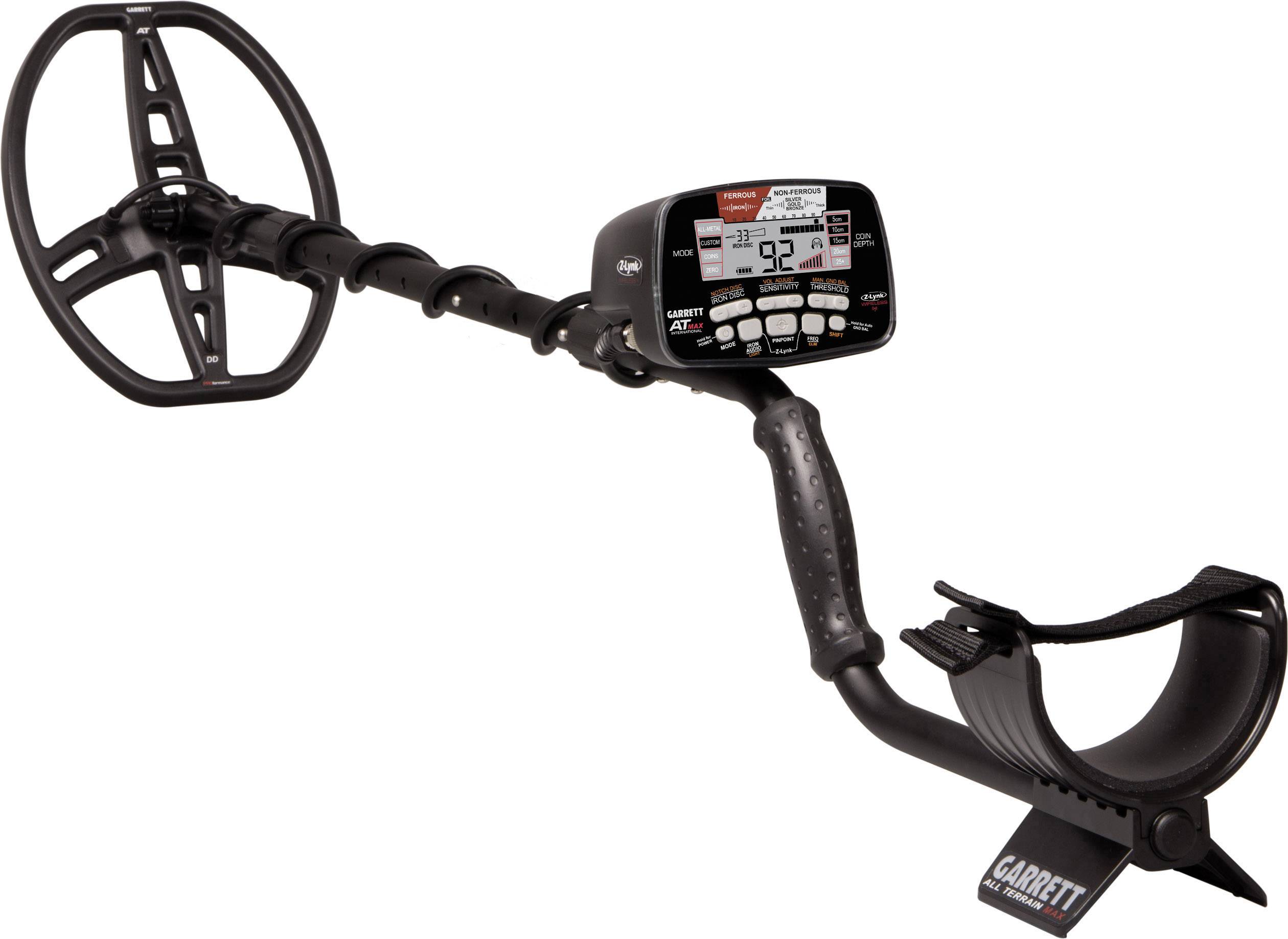 Metalldetektor i svart med digitalt display. Huvudfunktion: Hitta metaller i marken. Ergonomiskt handtag med armstöd.