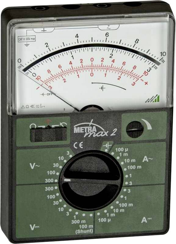 Ett analogt multimeter med skala för spänning och strömstyrka. Vridreglaget visar olika mätområden och funktioner.