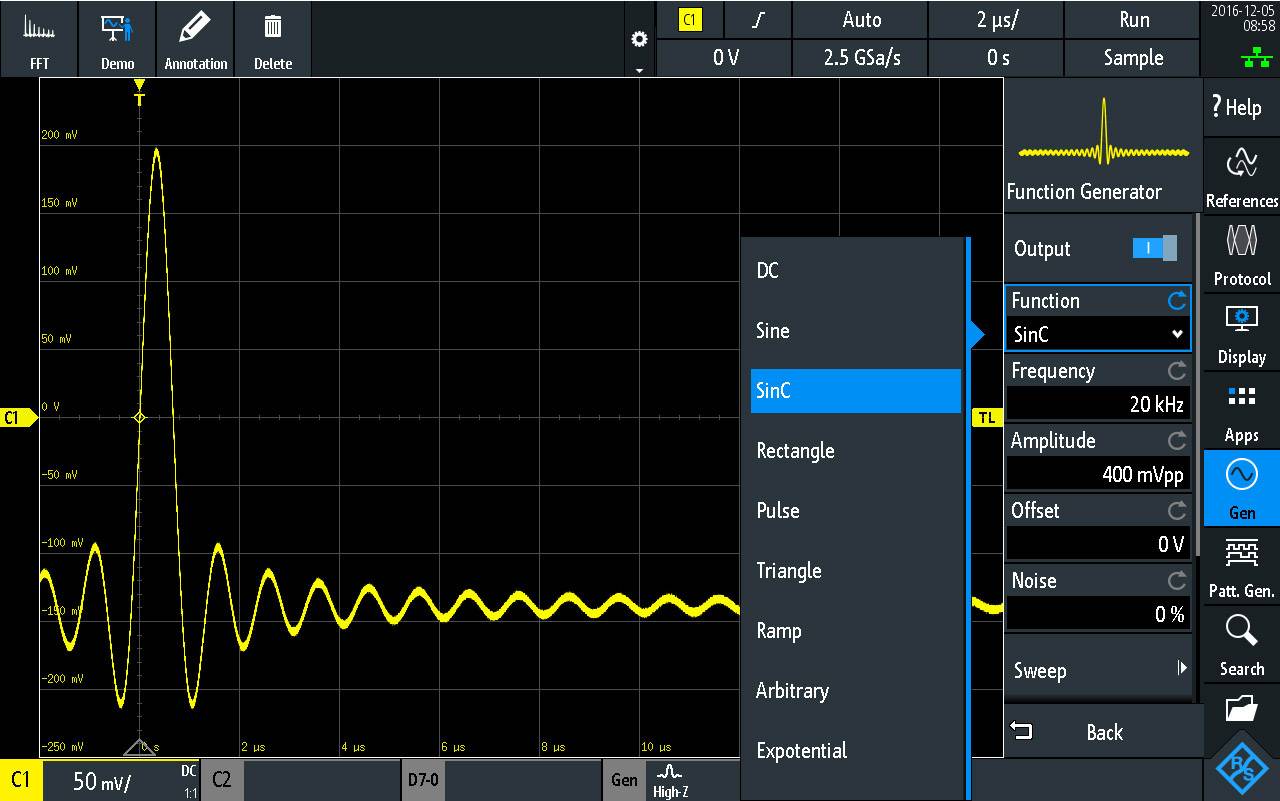 Oscilloskopskärm visar Sinc-funktion som en gul linje på svart bakgrund. Meny täcker höger sida, med alternativ för funktion, amplitud, offset.