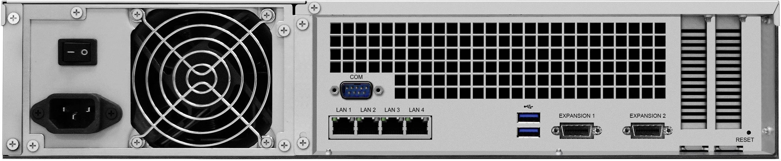 Bakifrånvy av ett datorhölje med fläkt, nätströmbrytare, strömkontakt, flera LAN- och USB-portar samt seriella gränssnitt.