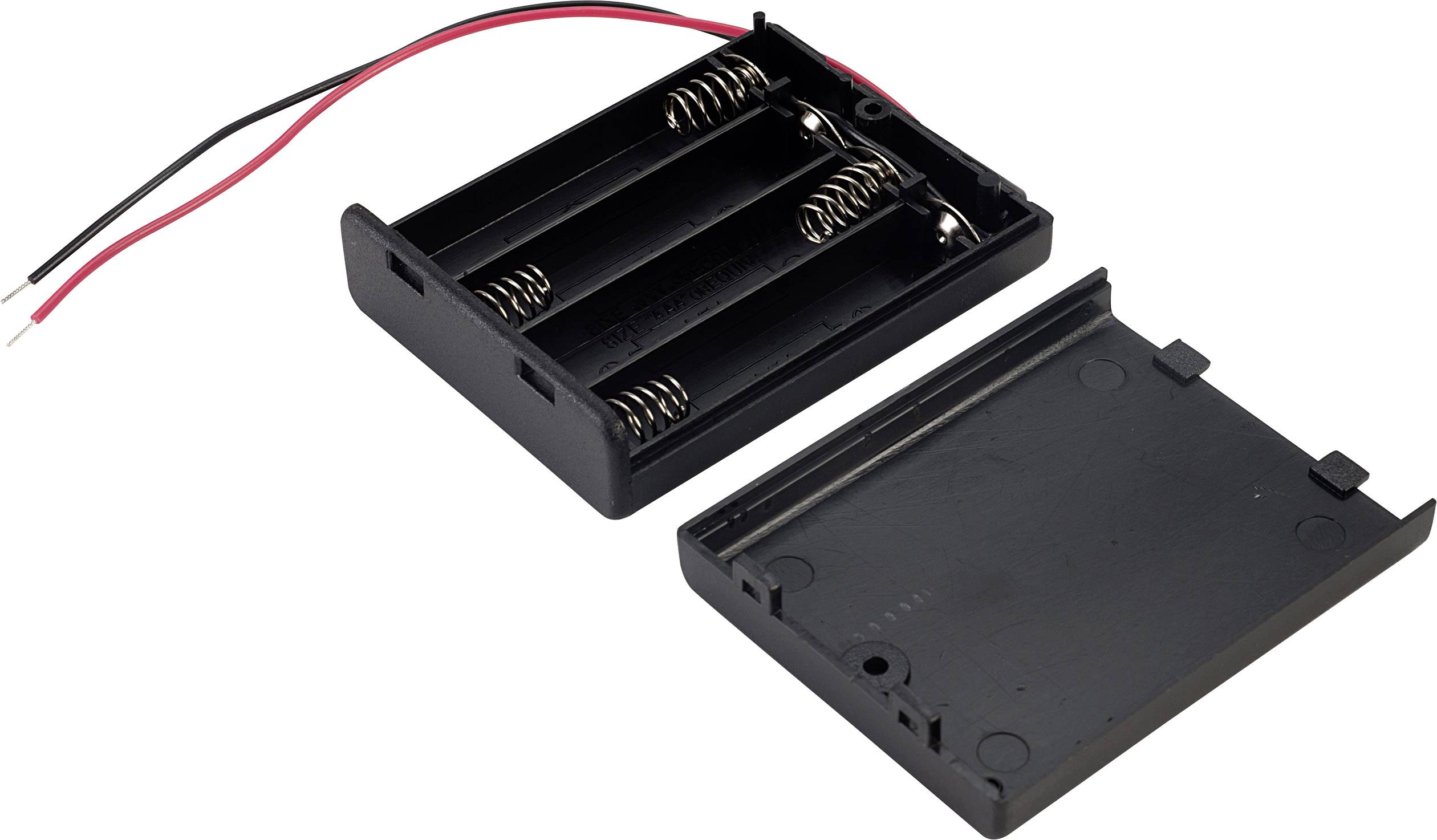 Svart batterihölje för tre AA-batterier, med röda och svarta anslutningskablar, lock placerat bredvid.