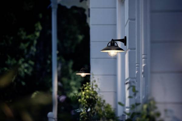 Philips LED Comorant 1738130PN Utomhusväggbelysning  LED E27 42 W Svart