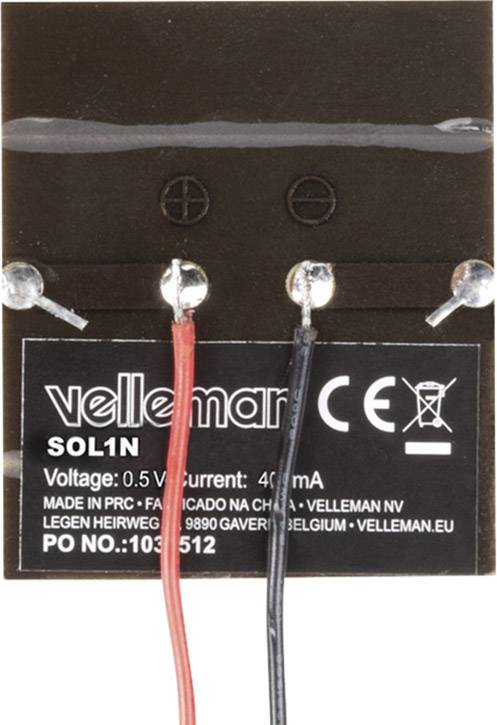 Svart solcell med rött och svart kabel, märke 'Velleman'. Påskrift: 'SOL1N, Spänning: 0,5 V, Ström: 400 mA'.