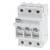 En vit trepolig skyddsbrytare från Siemens, modellnummer med märkta klämmor, används för elektrisk säkring.