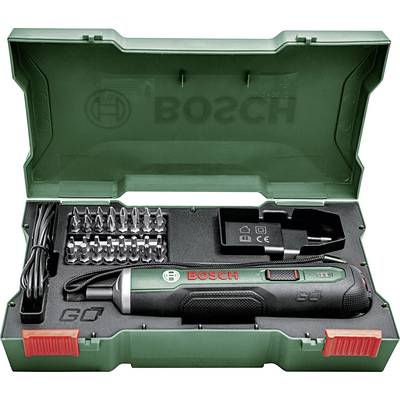 Grön Bosch-batteridriven skruvdragare i öppnad plastlåda, omgiven av skruvbits och laddare.