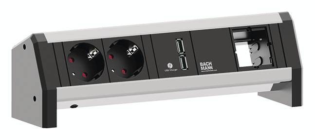 Bachmann uttag med två eluttag, två USB-portar och ett tomt monteringsutrymme. Perfekt för kontorsbruk.