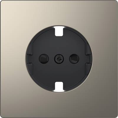Metallisk vägguttag inbyggt i väggen. Designen är modern med kvadratisk ram och svart insats.
