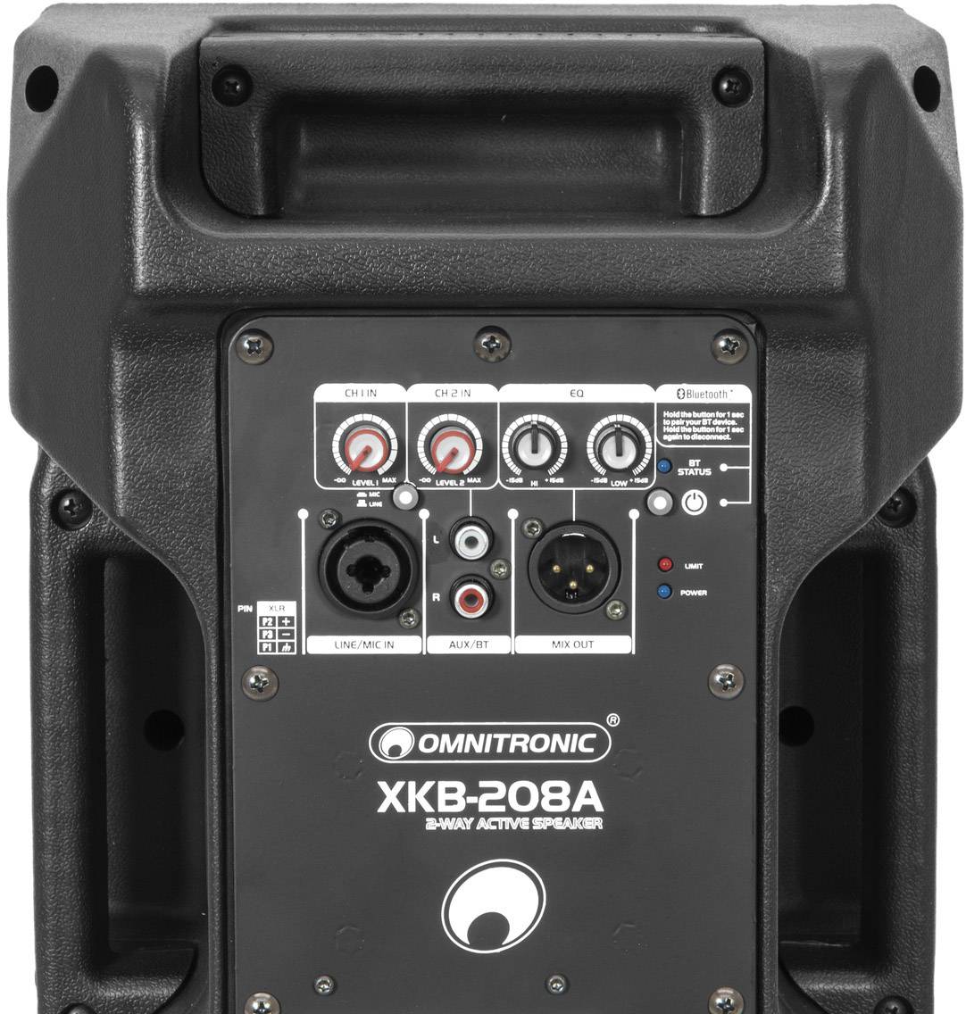 En svart högtalare med anslutningar och kontroller. Varumärket 'Omnitronic XKB-208A' synligt.