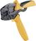 Manuell crimptång med gula handtag. Används för att ansluta kablar och kontakter genom krympning.