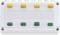 Vit elektronisk låda med fyra gula och fyra gröna knappar i två rader. Ovanpå finns anslutningar, sannolikt för olika kabeltyper.