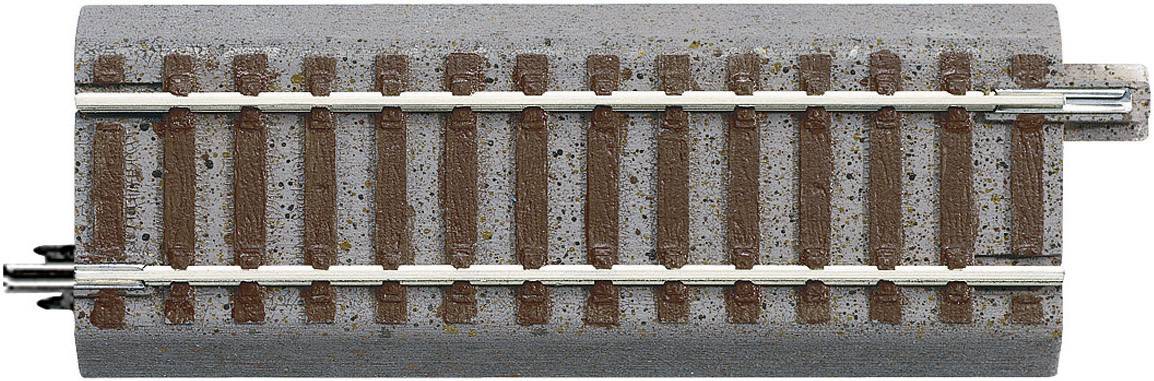Ett modelljärnvägsspår med metallskenor och bruna sliprar på grå botten. Lämpligt för modellbygge.