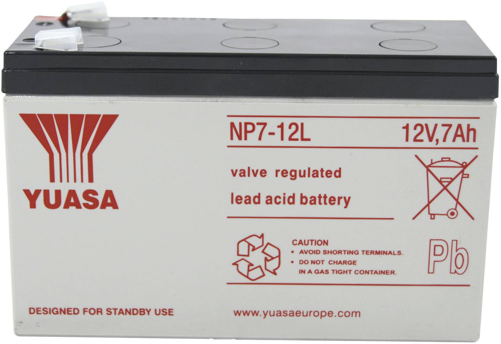 Blybatteri 'YUASA NP7-12L', 12V, 7Ah. Rektangulärt, ljus färg med röda och svarta tryck. Varningsanvisningar och tekniska detaljer tryckt.