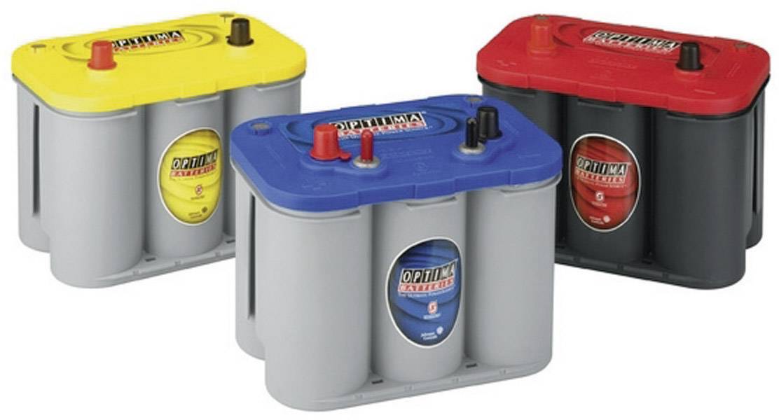 Tre olika bilbatterier från Optima: gul, blå och röd. Varje batteri har ett distinkt, färgat lock.